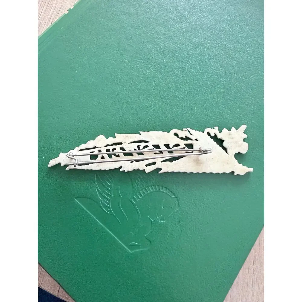 Victorian Brooch: Carved Sister Feather Design